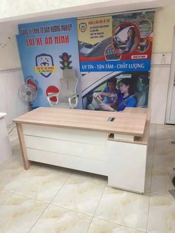 Bàn làm việc 18