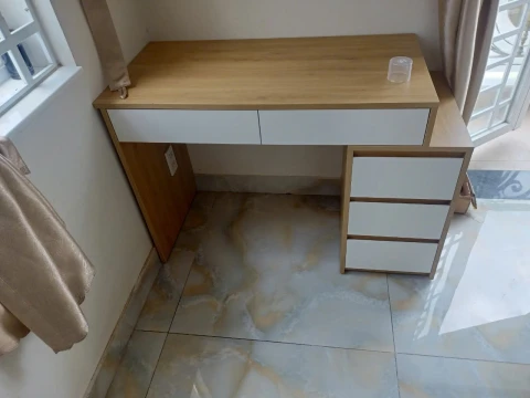 Bàn Làm Việc 33
